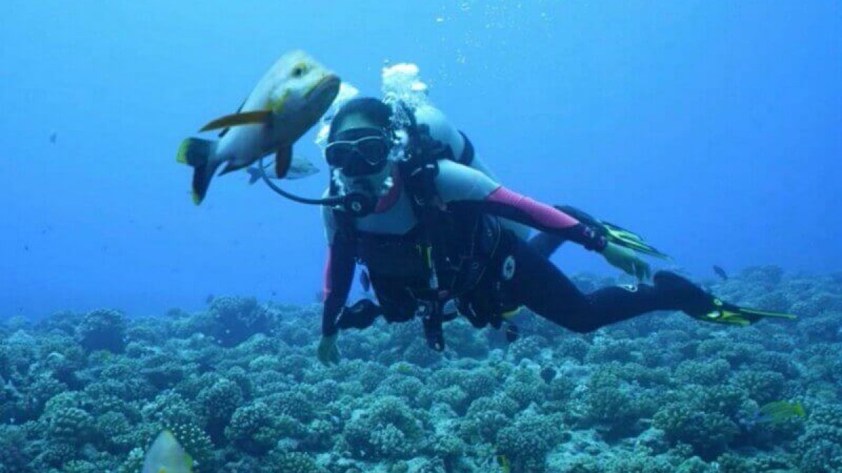 Nury Molina diving
